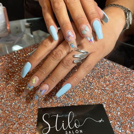 Uñas esculturales con diseño hechas en Stilo Salón, Roma Norte