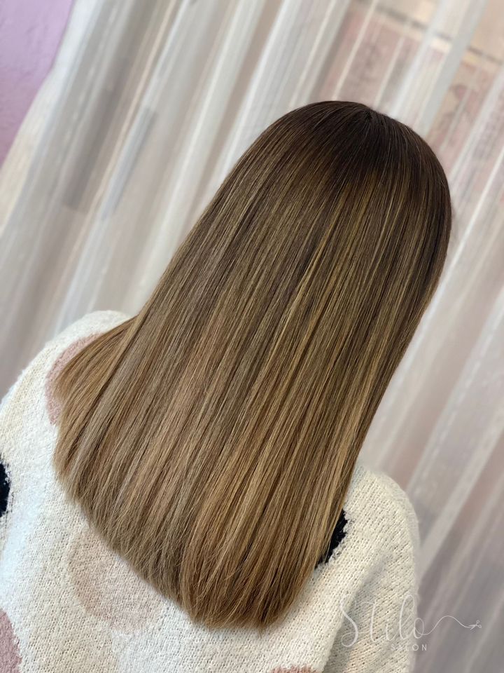 Color y alisado hecho en Stilo Salón, Roma Norte, CDMX