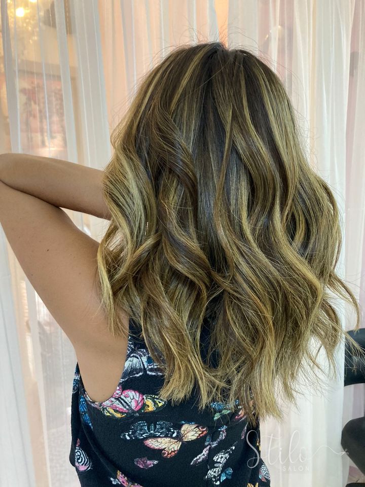 Balayage rubio con ondas hecho en Stilo Salón Roma Norte