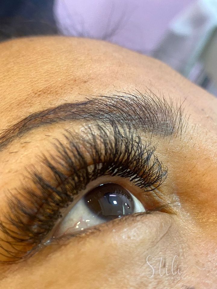 Extensiones de pestañas hecho en Stilo Salón, Roma Norte, CDMX