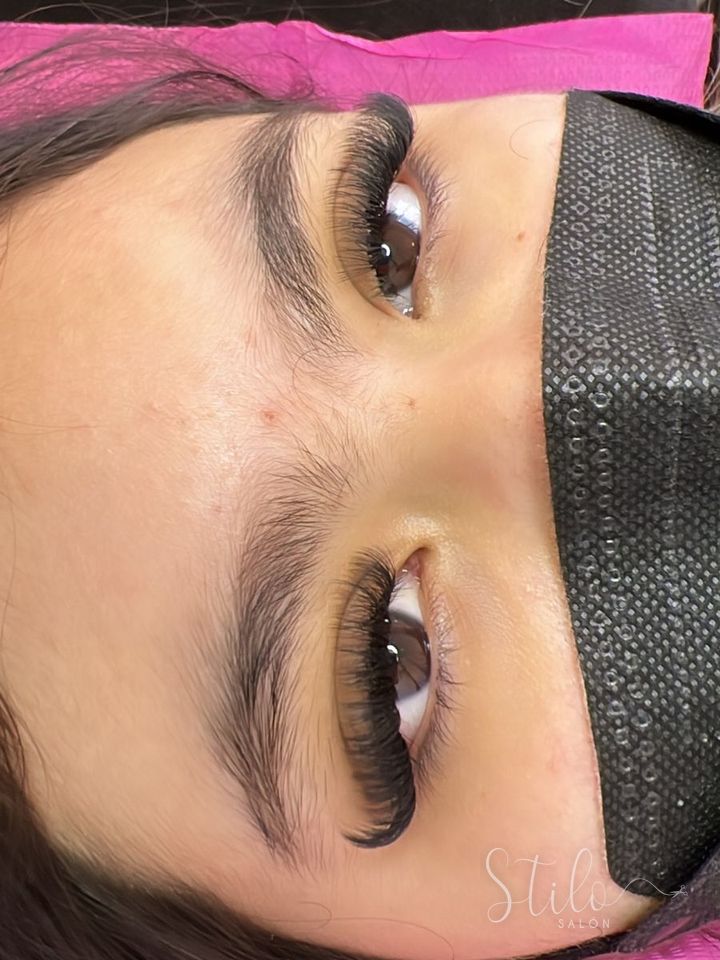 Extensiones de pestañas hecho en Stilo Salón, Roma Norte, CDMX