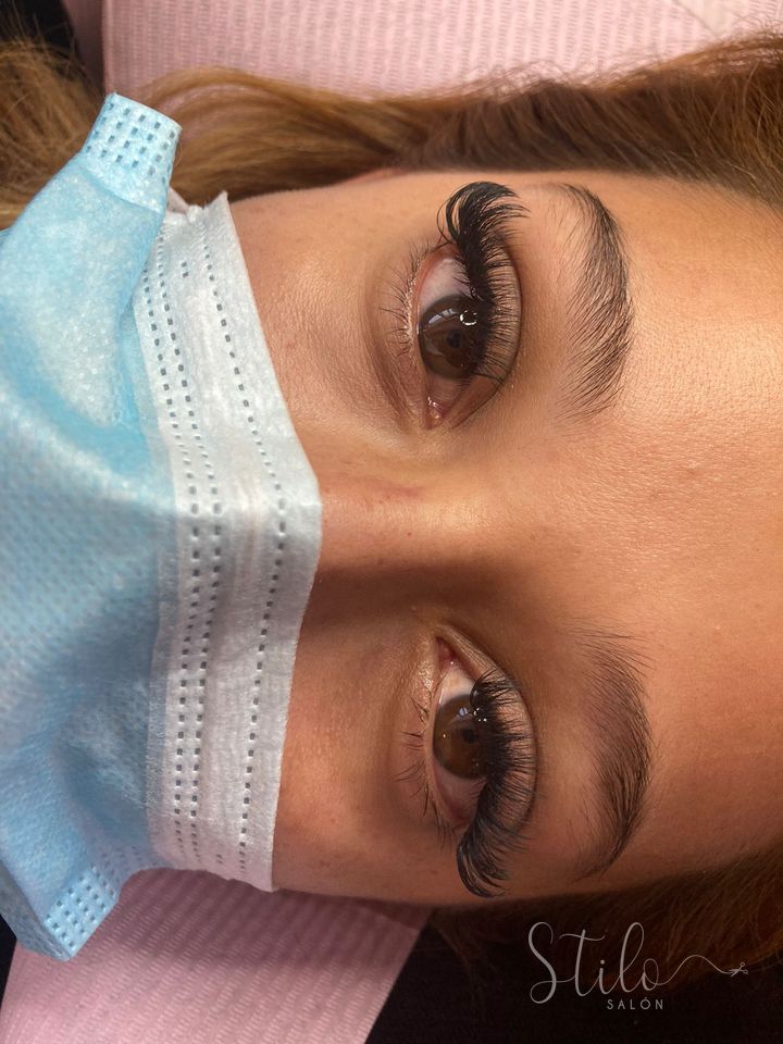Extensiones de pestañas hecho en Stilo Salón, Roma Norte, CDMX