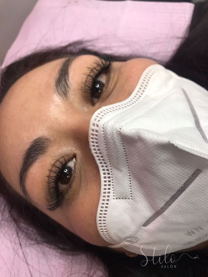 Extensiones de pestañas hecho en Stilo Salón, Roma Norte, CDMX