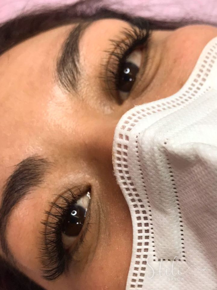 Extensiones de pestañas hecho en Stilo Salón, Roma Norte, CDMX