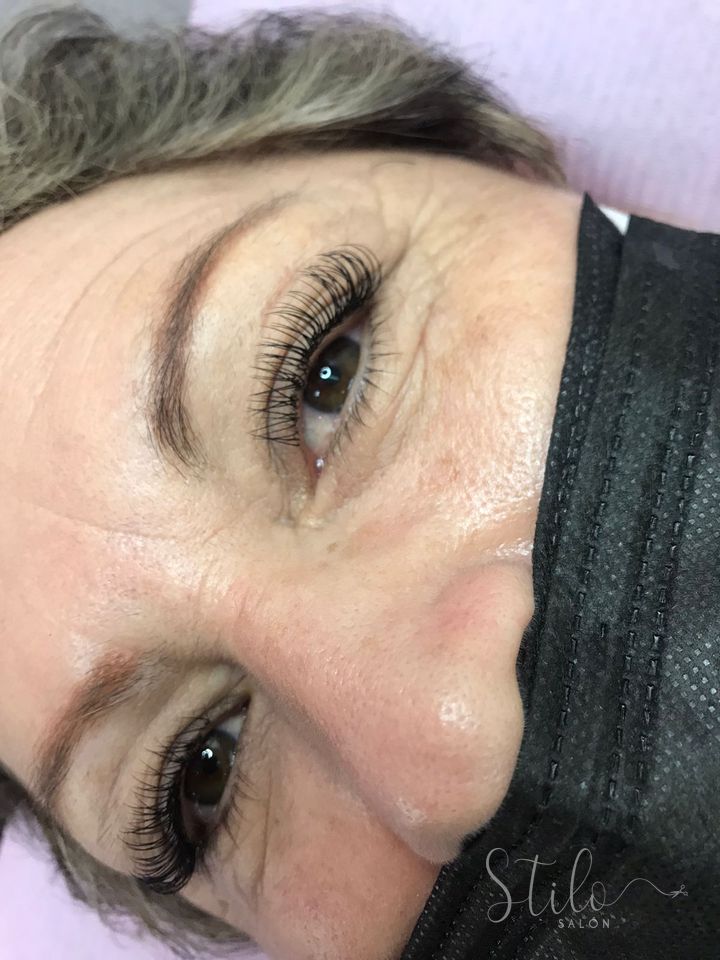 Extensiones de pestañas hecho en Stilo Salón, Roma Norte, CDMX