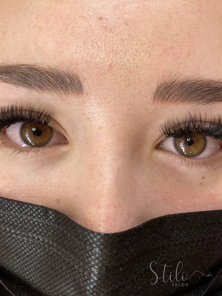 Extensiones de pestañas definidas en ambos ojos, Stilo Salón Roma Norte