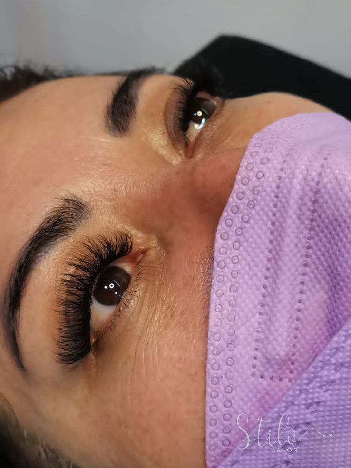 Extensiones de pestañas hecho en Stilo Salón, Roma Norte, CDMX