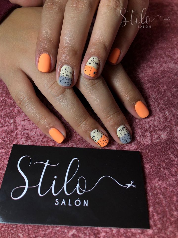 Uñas con diseño hecho en Stilo Salón, Roma Norte, CDMX