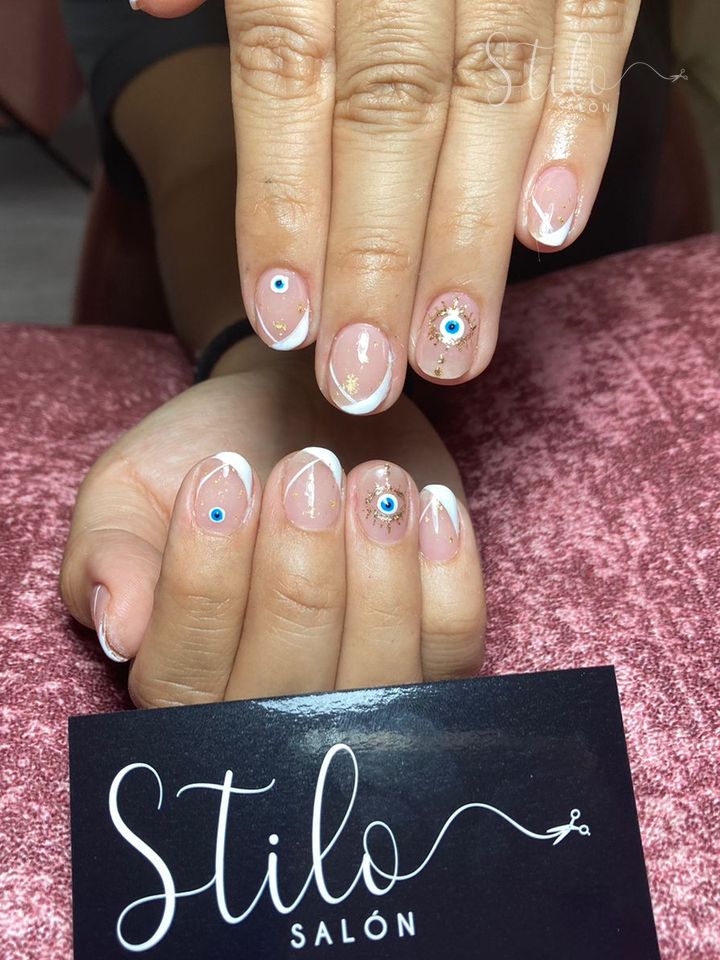 Uñas con diseño hecho en Stilo Salón, Roma Norte, CDMX