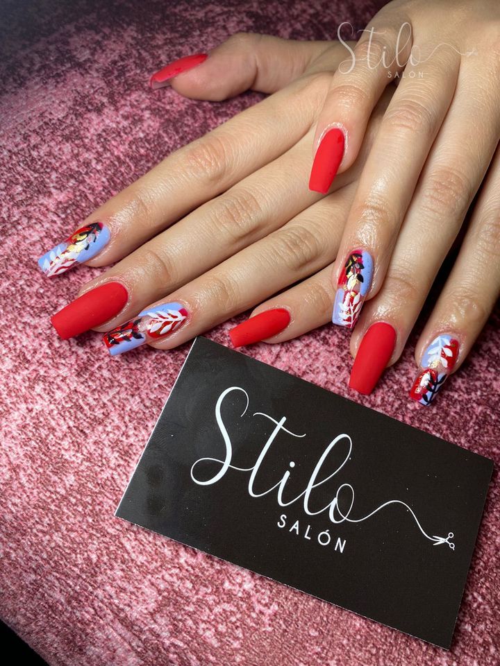 Uñas con diseño hecho en Stilo Salón, Roma Norte, CDMX