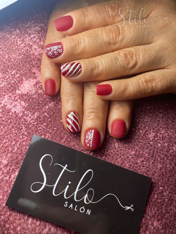 Uñas con diseño hecho en Stilo Salón, Roma Norte, CDMX