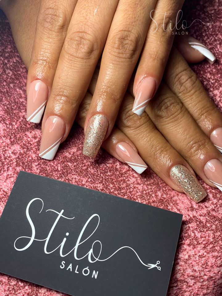 Uñas con diseño hecho en Stilo Salón, Roma Norte, CDMX