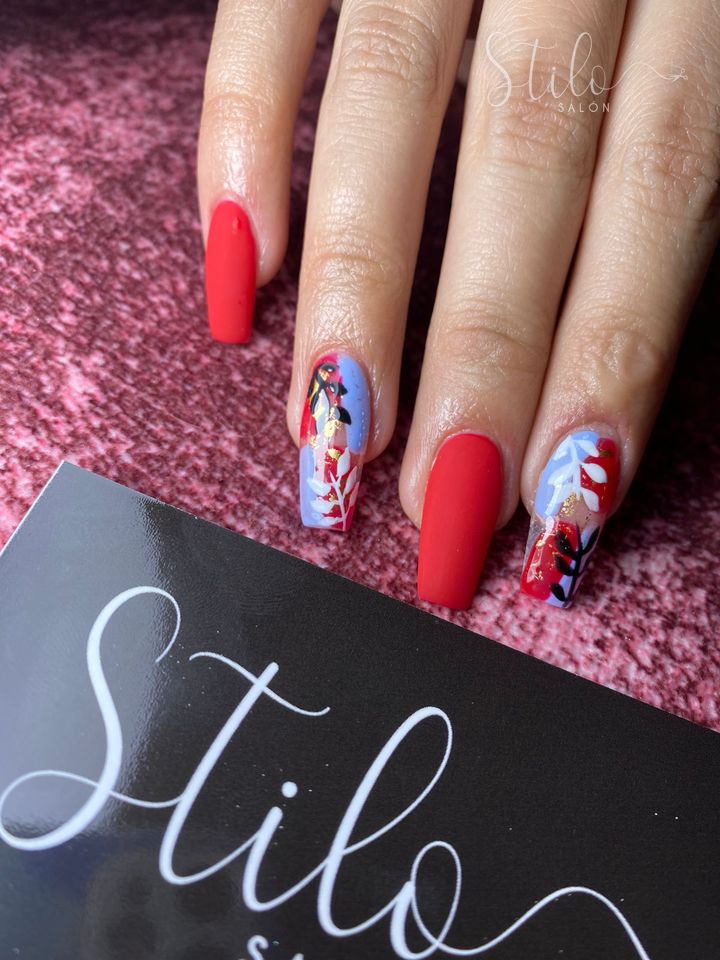 Uñas con diseño hecho en Stilo Salón, Roma Norte, CDMX