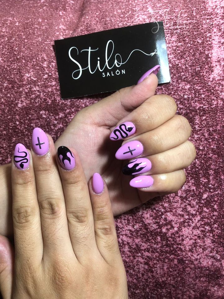 Uñas con diseño hecho en Stilo Salón, Roma Norte, CDMX