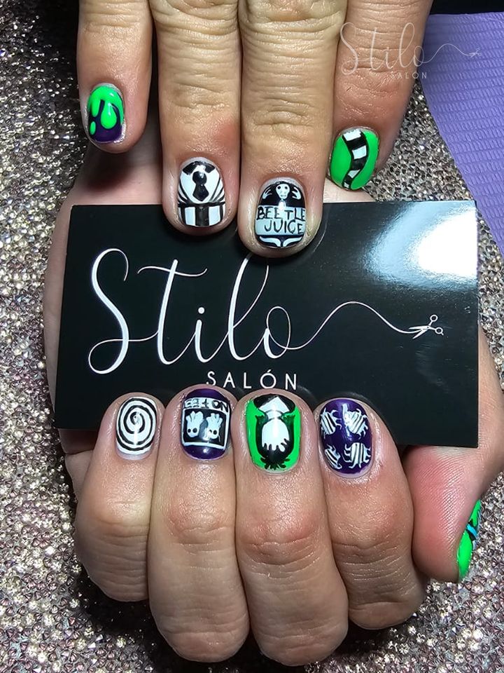 Uñas con diseño hecho en Stilo Salón, Roma Norte, CDMX