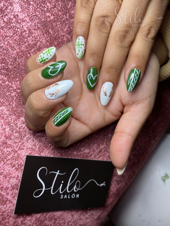 Uñas con diseño hecho en Stilo Salón, Roma Norte, CDMX