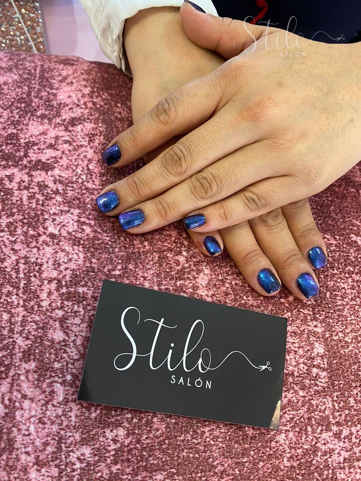 Uñas de un tono hecho en Stilo Salón, Roma Norte, CDMX