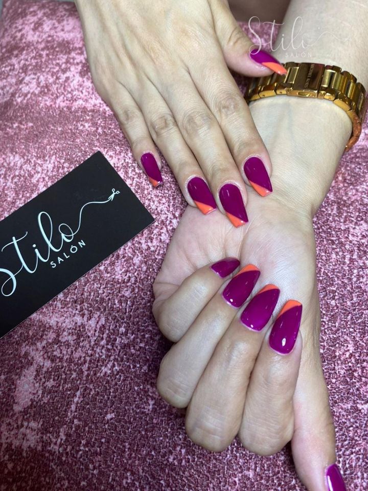Uñas de un tono hecho en Stilo Salón, Roma Norte, CDMX