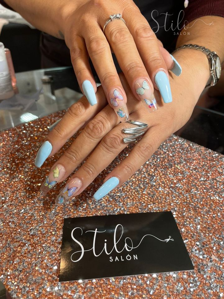 Uñas con diseño hecho en Stilo Salón, Roma Norte, CDMX