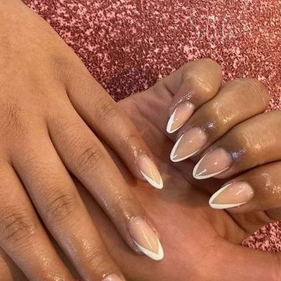 Uñas almendra en nude con punta francesa, Stilo Salón Roma Norte